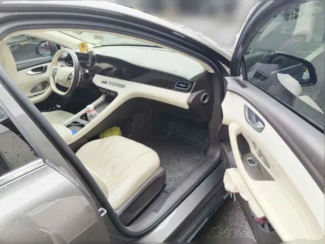 Roewe D7 — Фото автомобиля 13