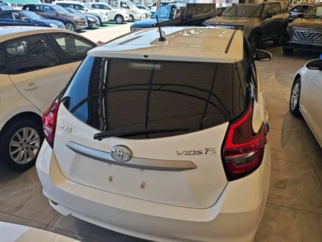 Toyota Vios FS — Фото автомобиля 5