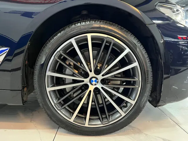 BMW 5 Series — Фото автомобиля 7