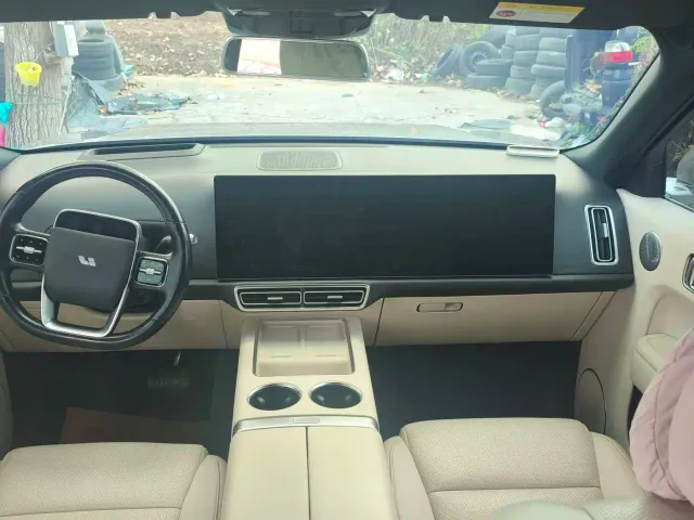 Li Auto L8 — Фото автомобиля 6
