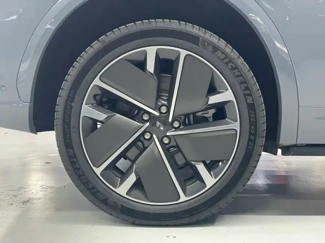 Li Auto L7 — Фото автомобиля 21