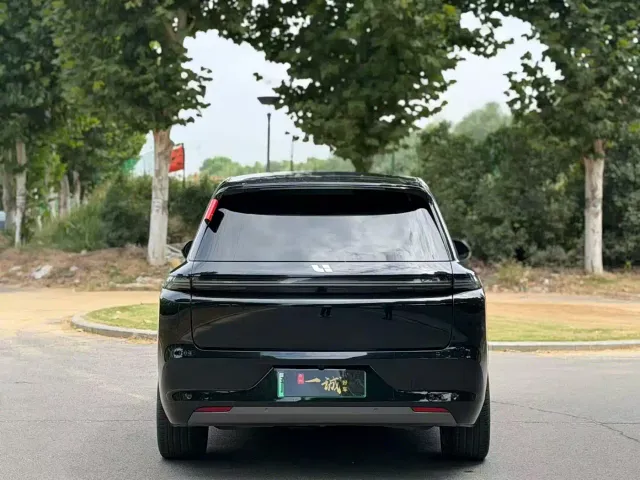 Li Auto L8 — Фото автомобиля 8