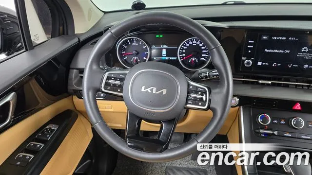 Kia Carnival Generation 4 — Фото автомобиля 13