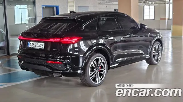Audi Q5 45 TFSI quattro Sportback S Line Black Edition — Фото автомобиля 4