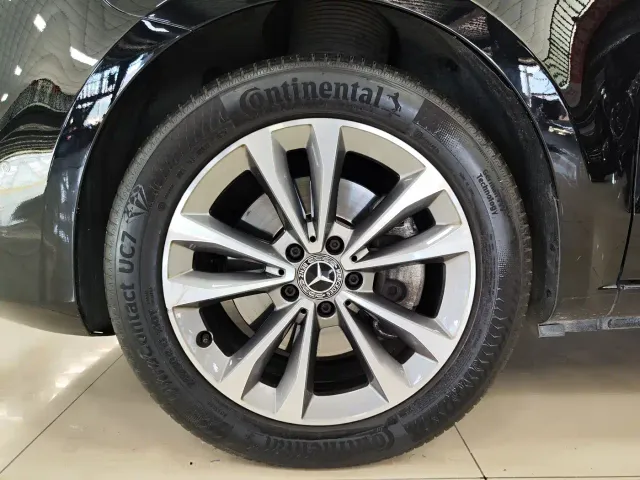 Mercedes-Benz V-Class — Фото автомобиля 28