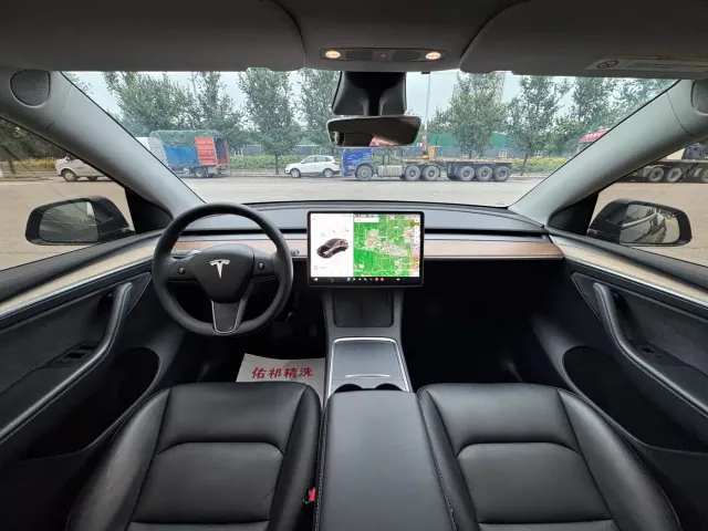 Tesla Model Y — Фото автомобиля 5