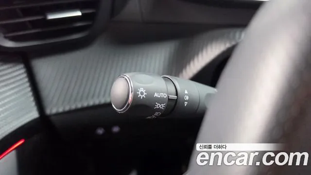 Peugeot 208 — Фото автомобиля 12