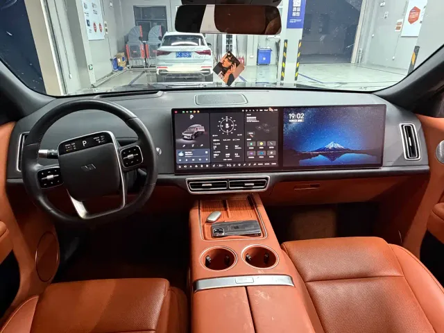 Li Auto L8 — Фото автомобиля 6