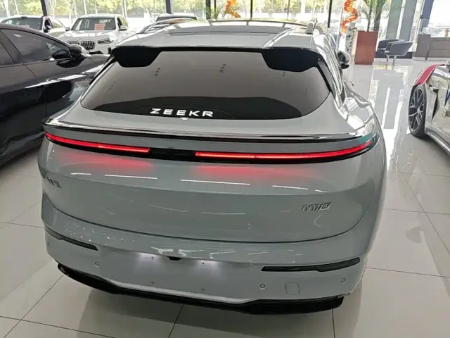 Zeekr 007 GT — Фото автомобиля 5