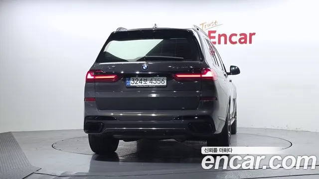 BMW X7 xDrive 40i M Sport Онлайн Exclusive Edition 6 мест — Фото автомобиля 4
