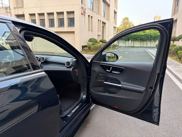 Mercedes-Benz C-Class — Фото автомобиля 12