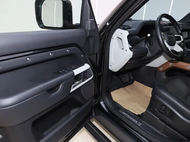 Land Rover Defender — Фото автомобиля 27