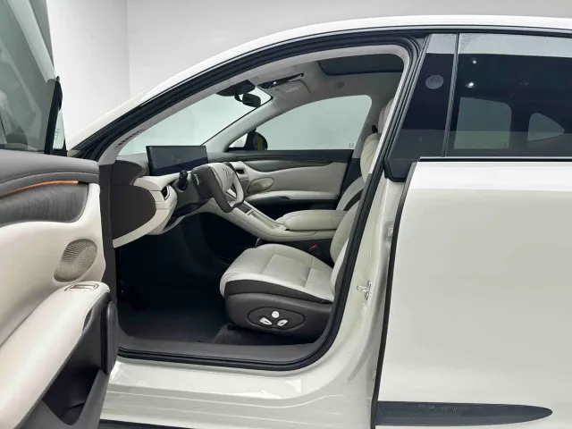 IM Motors LS6 — Фото автомобиля 7