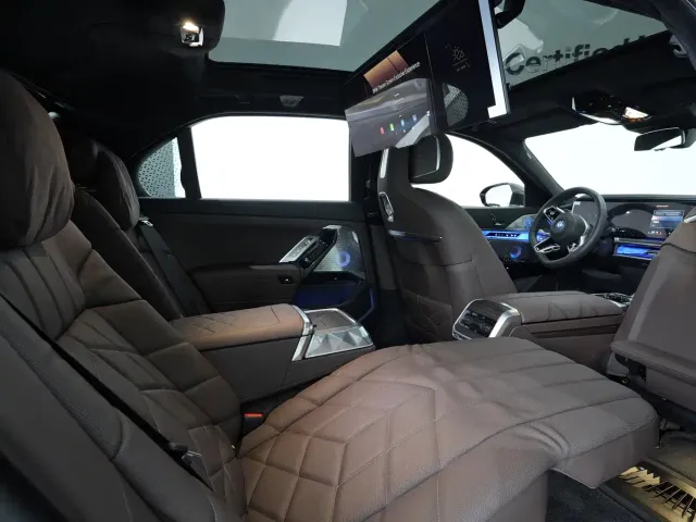 BMW i7 — Фото автомобиля 9