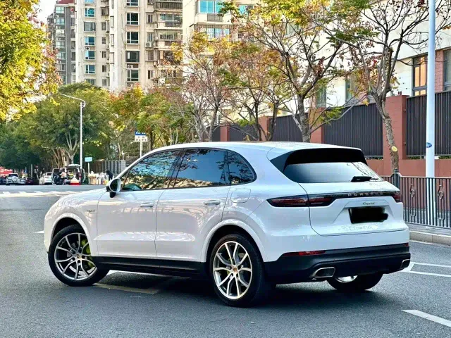 Porsche Cayenne — Фото автомобиля 7