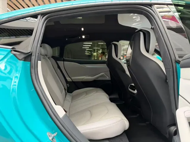 Xiaomi SU7 — Фото автомобиля 20