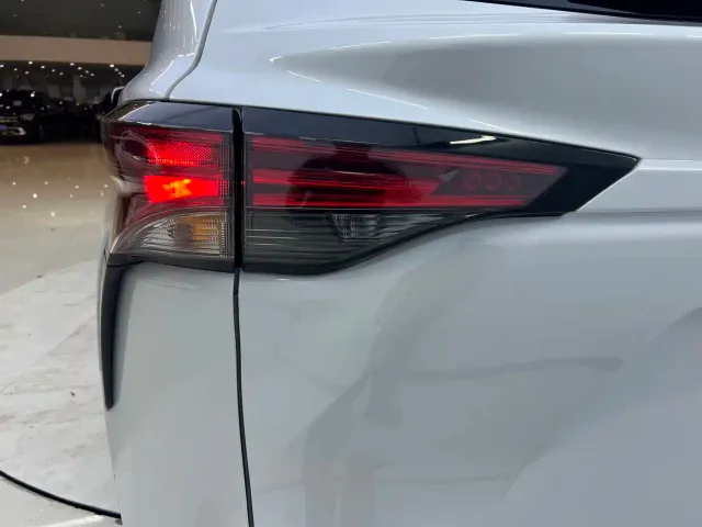 Toyota Sienna — Фото автомобиля 6