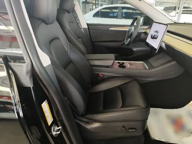Tesla Model Y — Фото автомобиля 24