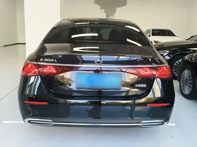 Mercedes-Benz E-Class — Фото автомобиля 5