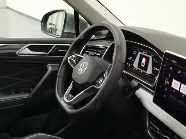 Volkswagen Tiguan L — Фото автомобиля 23
