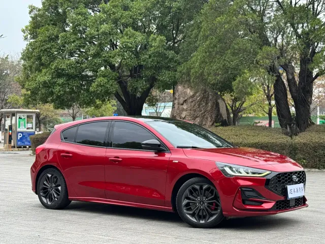 Ford Focus — Фото автомобиля 3