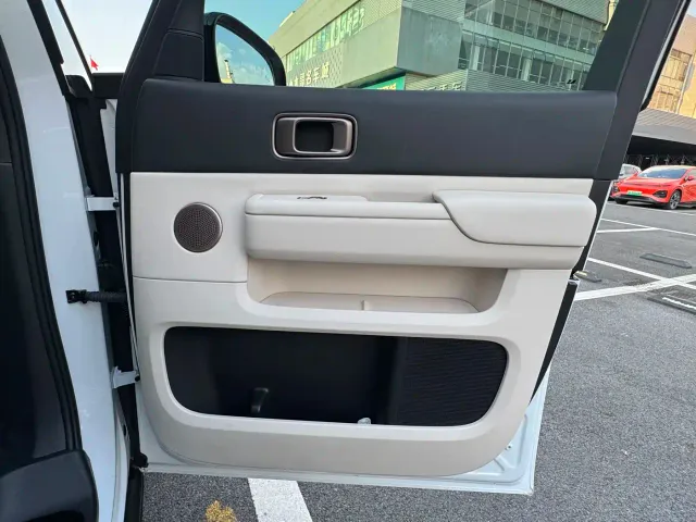 Li Auto MEGA — Фото автомобиля 21
