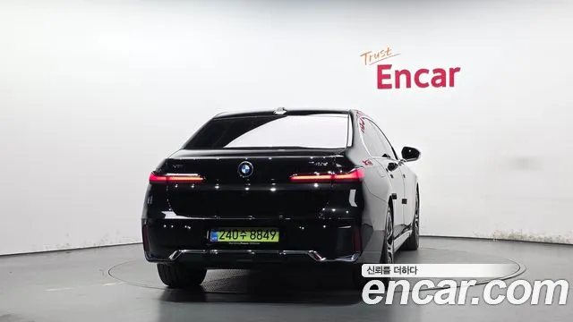 BMW 7 Series G70 — Фото автомобиля 4
