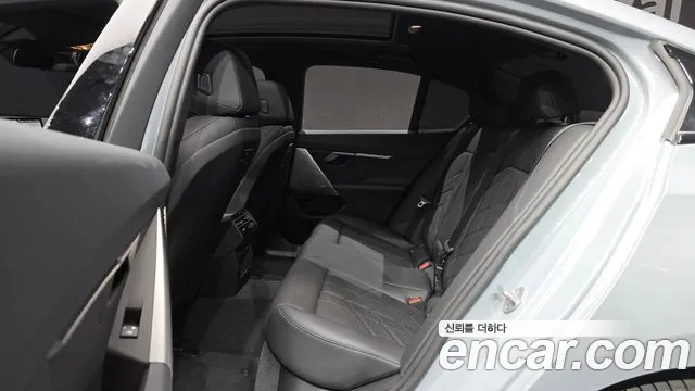 BMW 5-Series — Фото автомобиля 11