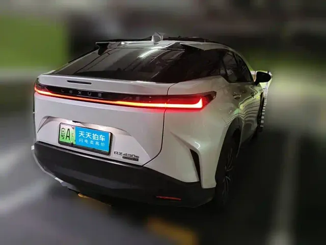 Lexus Lexus RZ 2023 450e 4WD Deluxe — Фото автомобиля 2