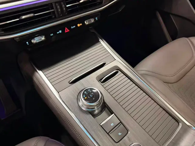 Ford Explorer — Фото автомобиля 7
