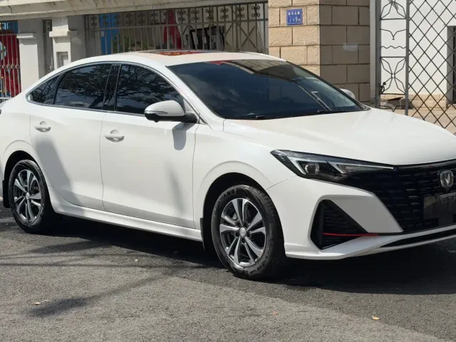 Changan Eado — Фото автомобиля 4
