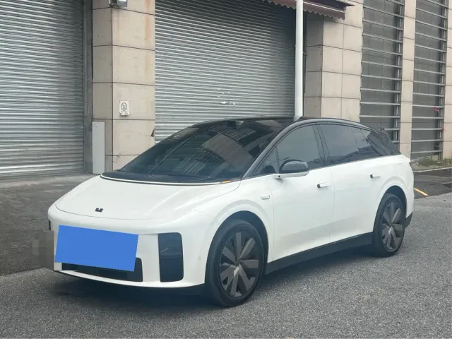 Фотография автомобиля — Li Auto i6