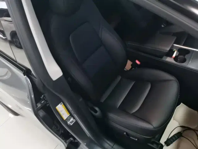 Tesla Model Y — Фото автомобиля 24