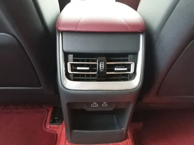 Hongqi H5 — Фото автомобиля 12