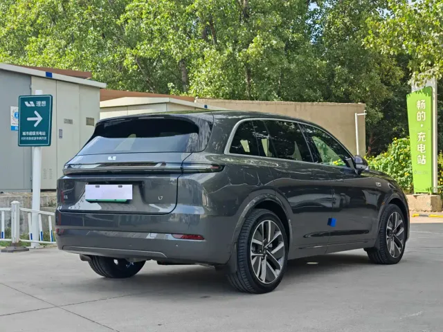 Li Auto L7 — Фото автомобиля 7
