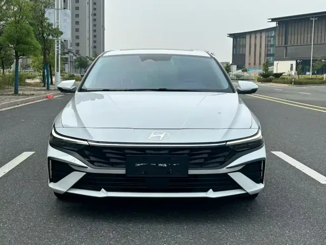 Hyundai Elantra — Фото автомобиля 2