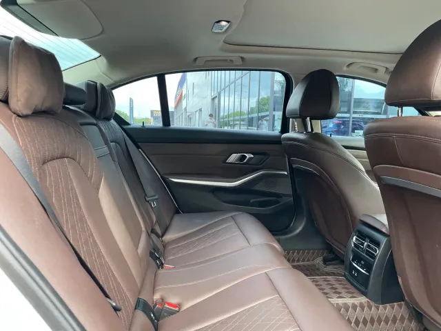 BMW 3 Series — Фото автомобиля 12