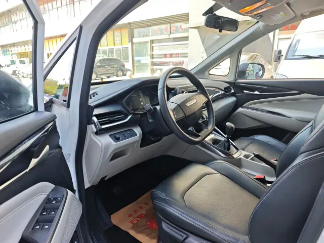 Maxus G50 — Фото автомобиля 7