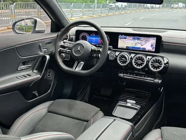 Mercedes-Benz A-Class — Фото автомобиля 12
