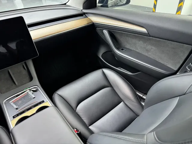 Tesla Model 3 — Фото автомобиля 7