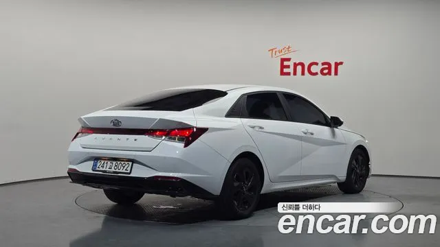 Hyundai Avante CN7 — Фото автомобиля 2