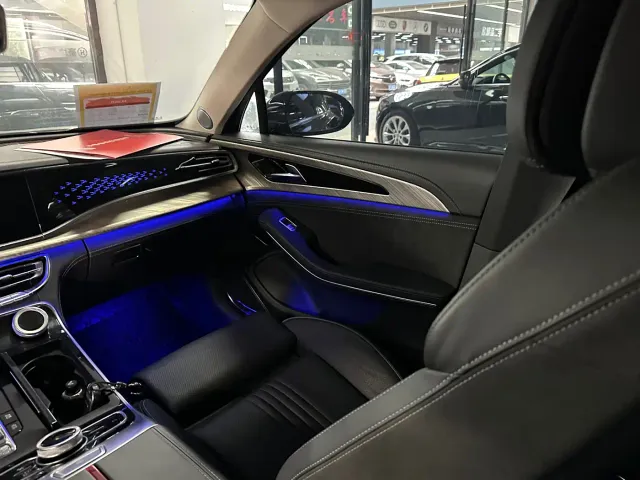 Hongqi H9 — Фото автомобиля 8