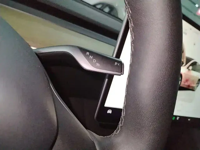 Tesla Model Y — Фото автомобиля 13
