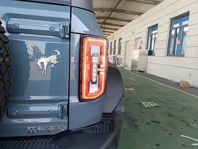 Ford Bronco — Фото автомобиля 7