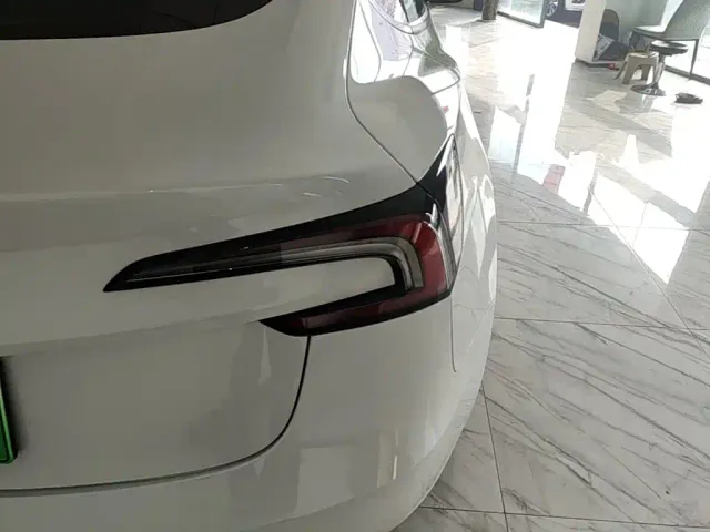 Tesla Model 3 — Фото автомобиля 7