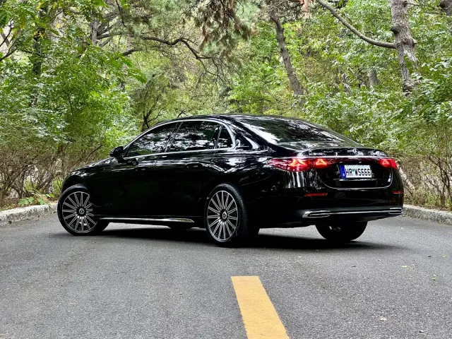 Mercedes-Benz E-Class — Фото автомобиля 10