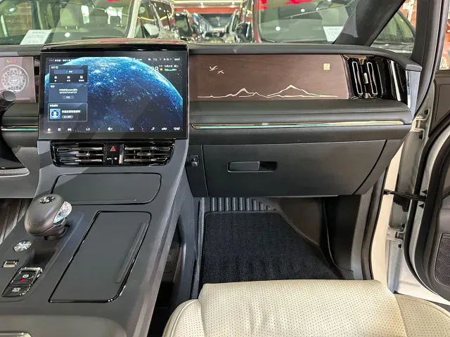 GAC Trumpchi M8 — Фото автомобиля 16