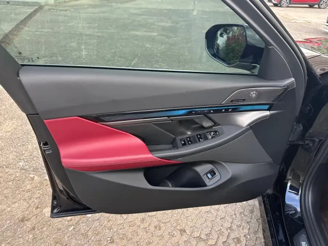 BMW 5 Series — Фото автомобиля 12