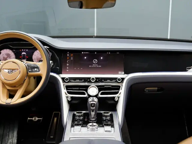 Bentley Flying Spur — Фото автомобиля 19