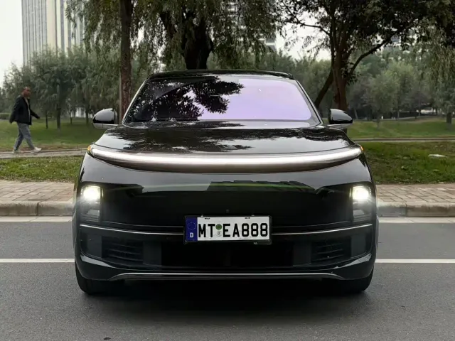 Li Auto L8 — Фото автомобиля 2
